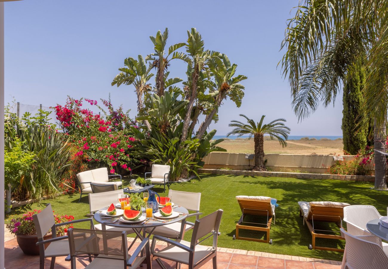 Villa in Meneou - Larnaca Chelidonia Seafront Villa