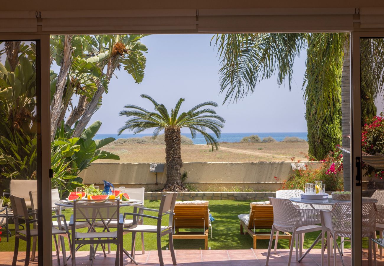 Villa in Meneou - Larnaca Chelidonia Seafront Villa
