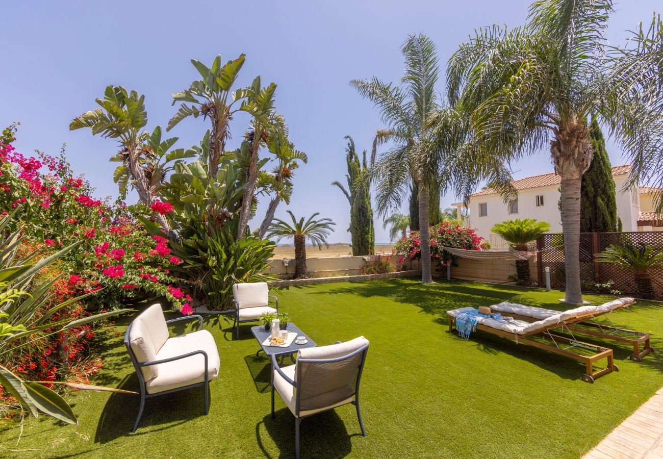Villa in Meneou - Larnaca Chelidonia Seafront Villa