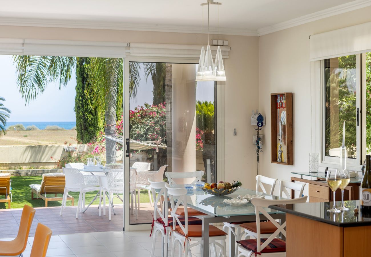 Villa in Meneou - Larnaca Chelidonia Seafront Villa