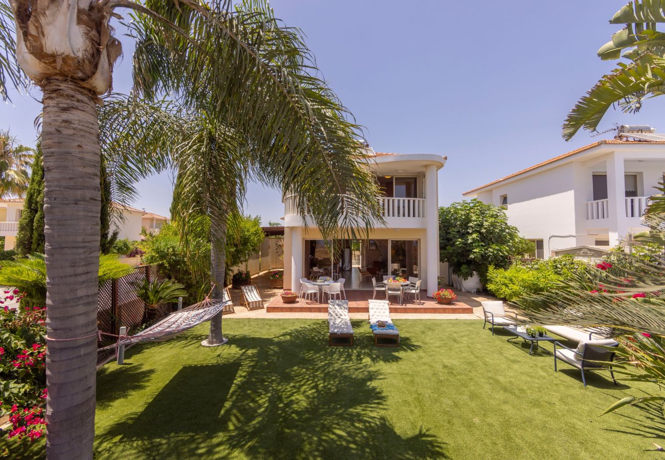 Villa in Meneou - Larnaca Chelidonia Seafront Villa