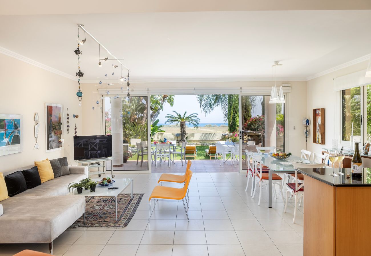 Villa in Meneou - Larnaca Chelidonia Seafront Villa