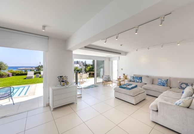 Villa in Protaras - Protaras Sirina Paradise Seafront Villa Villa in Protaras - Protaras Sirina Paradise Seafront Villa