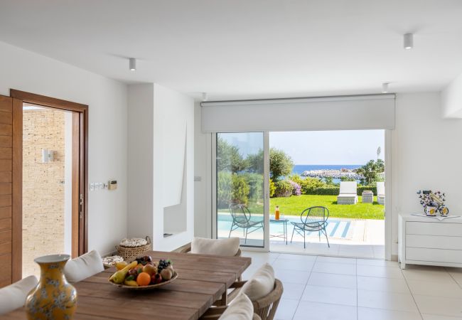 Villa in Protaras - Protaras Sirina Paradise Seafront Villa Villa in Protaras - Protaras Sirina Paradise Seafront Villa