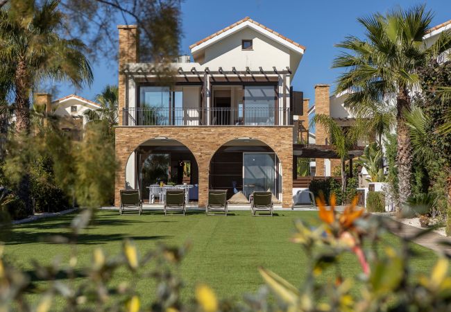 Villa in Ayia Napa - Ayia Napa Ionion Seafront Villa H5 Villa in Ayia Napa - Ayia Napa Ionion Seafront Villa H5