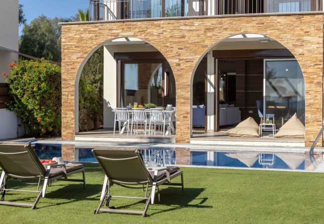 Villa in Ayia Napa - Ayia Napa Ionion Seafront Villa H5 Villa in Ayia Napa - Ayia Napa Ionion Seafront Villa H5