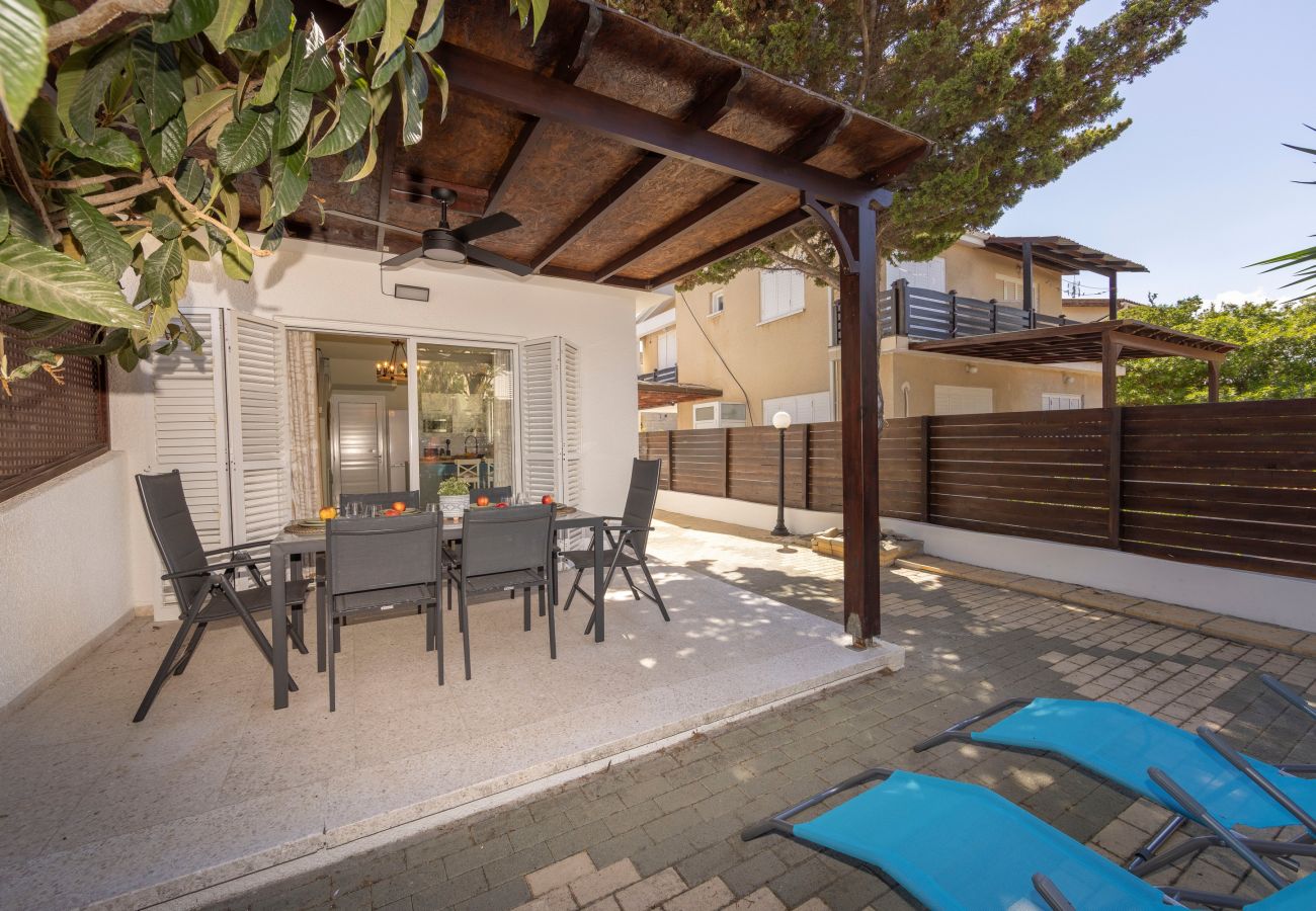 Villa in Pervolia - Larnaca Oneiro Seaside Villa