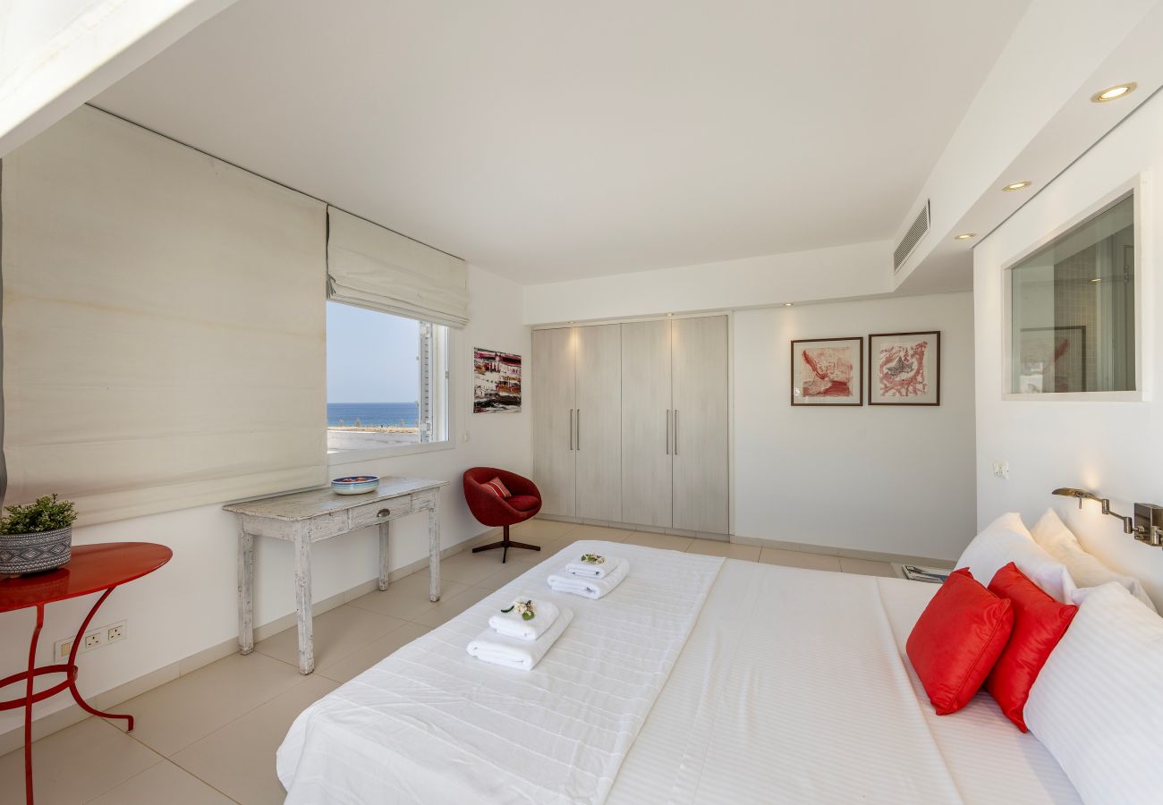 Villa in Protaras - Protaras Seafront Villa AleMar