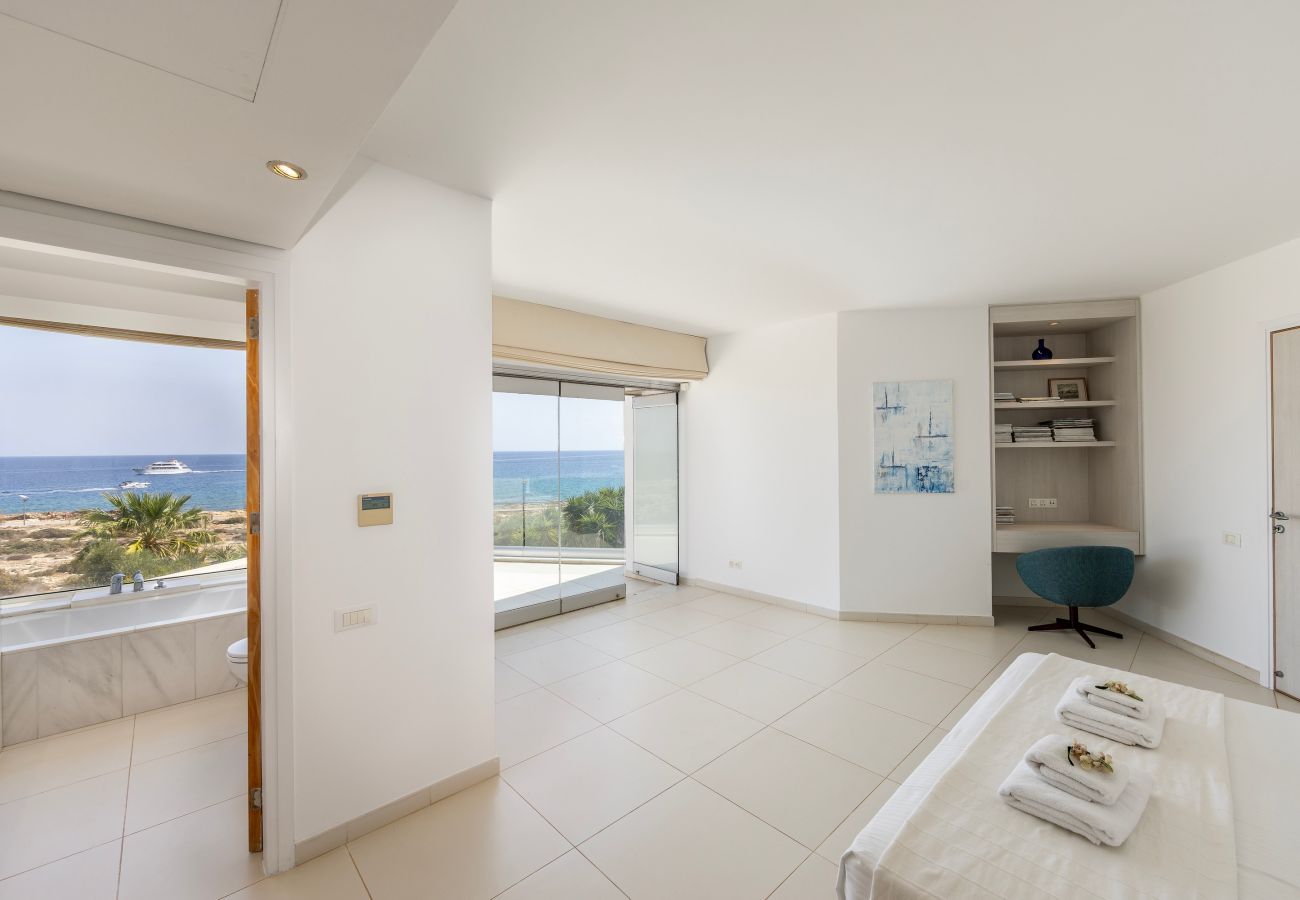 Villa in Protaras - Protaras Seafront Villa AleMar