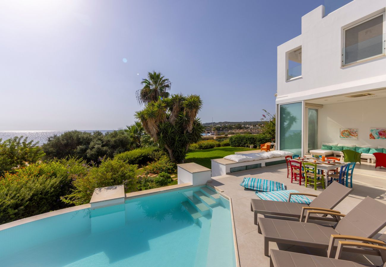 Villa in Protaras - Protaras Seafront Villa AleMar