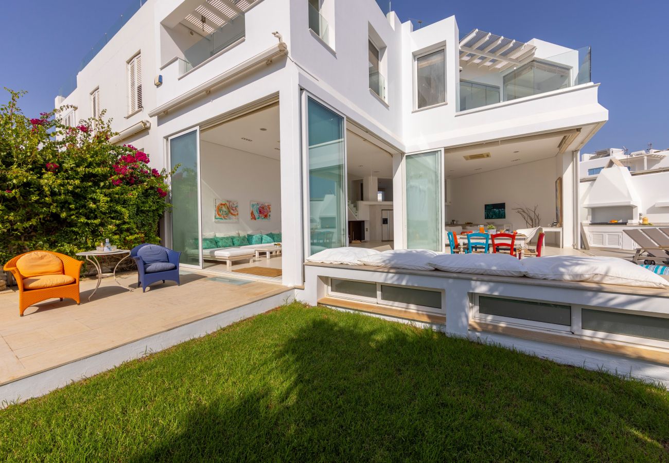 Villa in Protaras - Protaras Seafront Villa AleMar