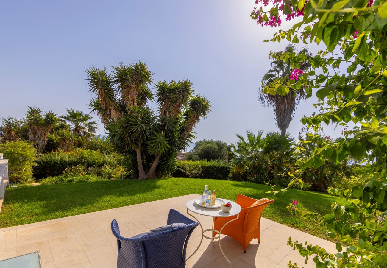 Villa in Protaras - Protaras Seafront Villa AleMar