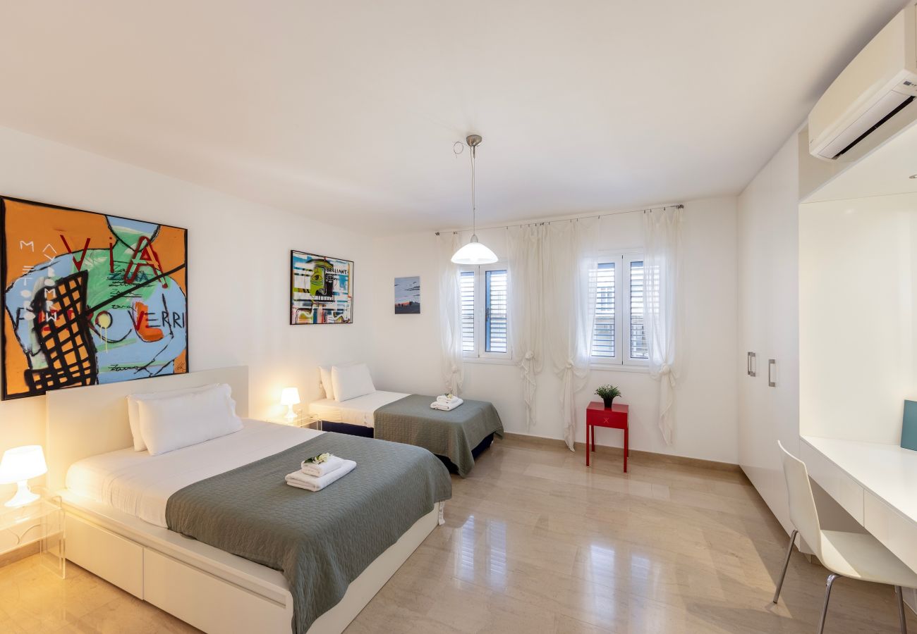 Villa in Protaras - Protaras Seafront Villa Galene Del Mar