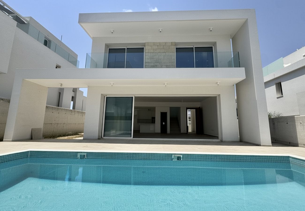 Villa/Dettached house in Protaras - New Luxury 3-Bedroom Villa with Roof Garden, Steps from Protaras Beach